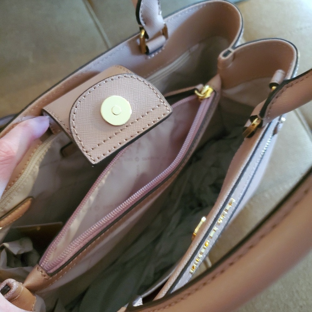 NEW 💯 Michael Kors Hailee Satchel In Fawn - Picture 7 of 16